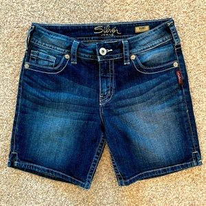 Silver Jeans Suki Shorts - Size 28” - Only worn once!